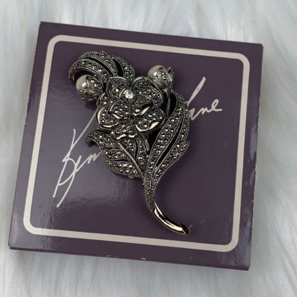 KENNETH J LANE VINTAGE MARCASITE PEARL BROOCH - Picture 2 of 10
